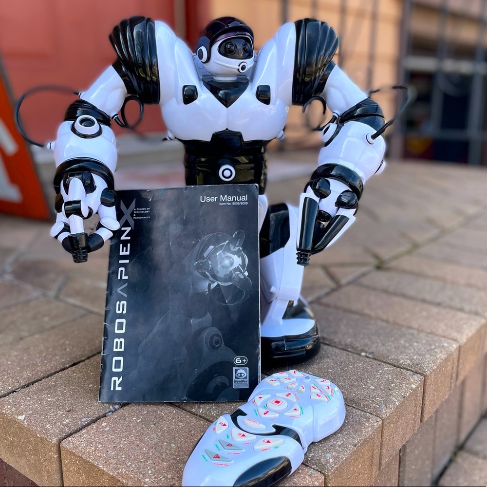 WowWee ROBOSAPIEN X Remote Control Interactive Humanoid Robot